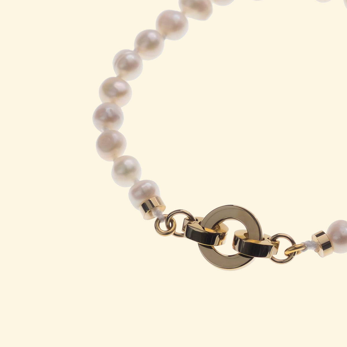 PERLITA Bracelet — Freshwater Pearls & Gold, BETTENCOURT jewellery — view 3, gold clasp detail