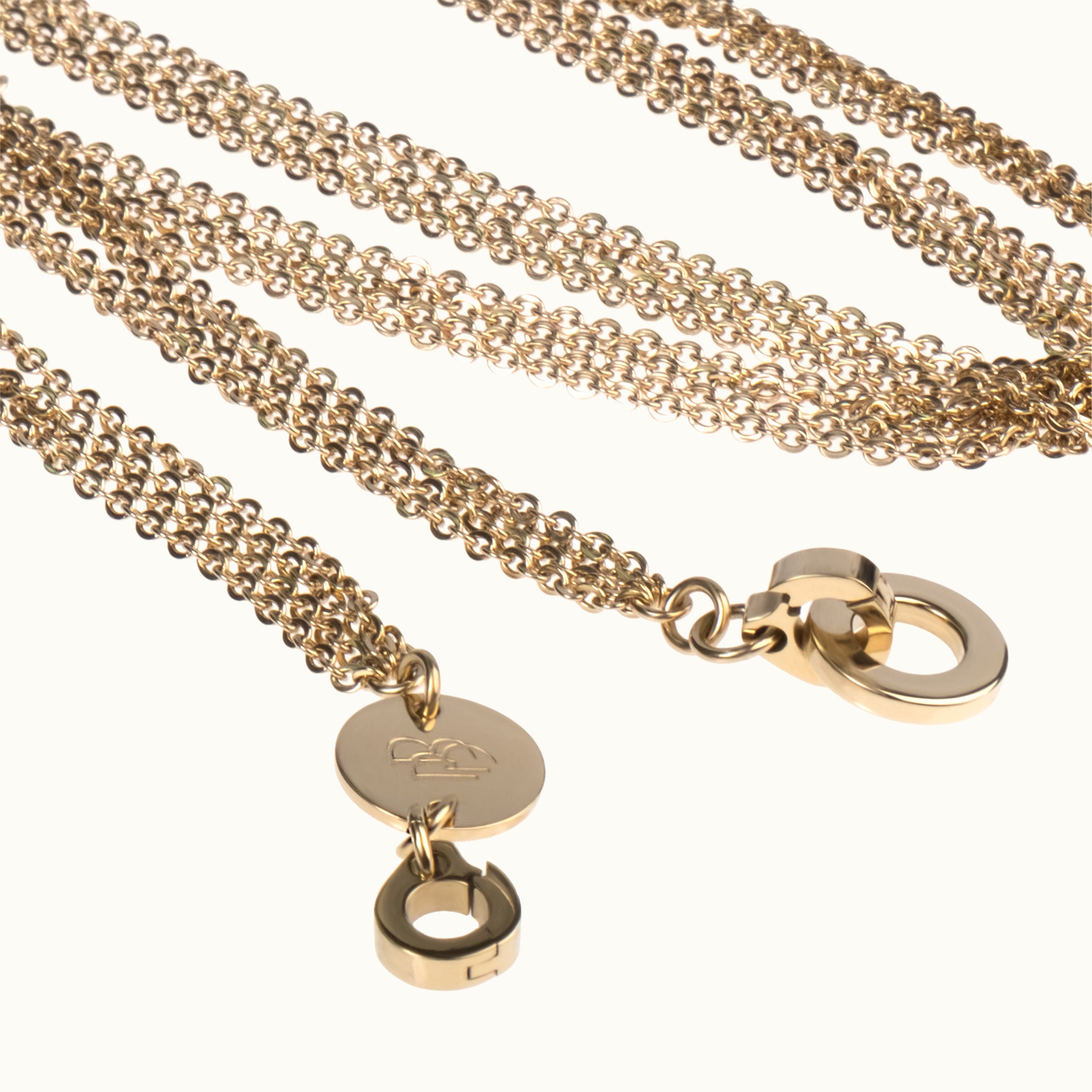 STELLA Set – Mehrlagige Halskette & Armband, BETTENCOURT Schmuck – Ansicht 4, Verschluss- und Medaillondetail